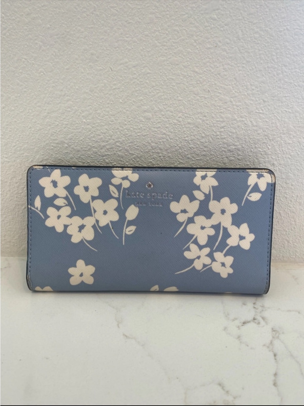 Kate Spade New York Dana Sweet Flora Large Slim Bifold Wallet in Muted Blue